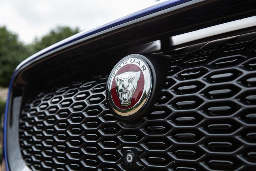 Логотип Jaguar I-Pace EV400 AWD S 2018 года  (UK) (фото 14 из 40)